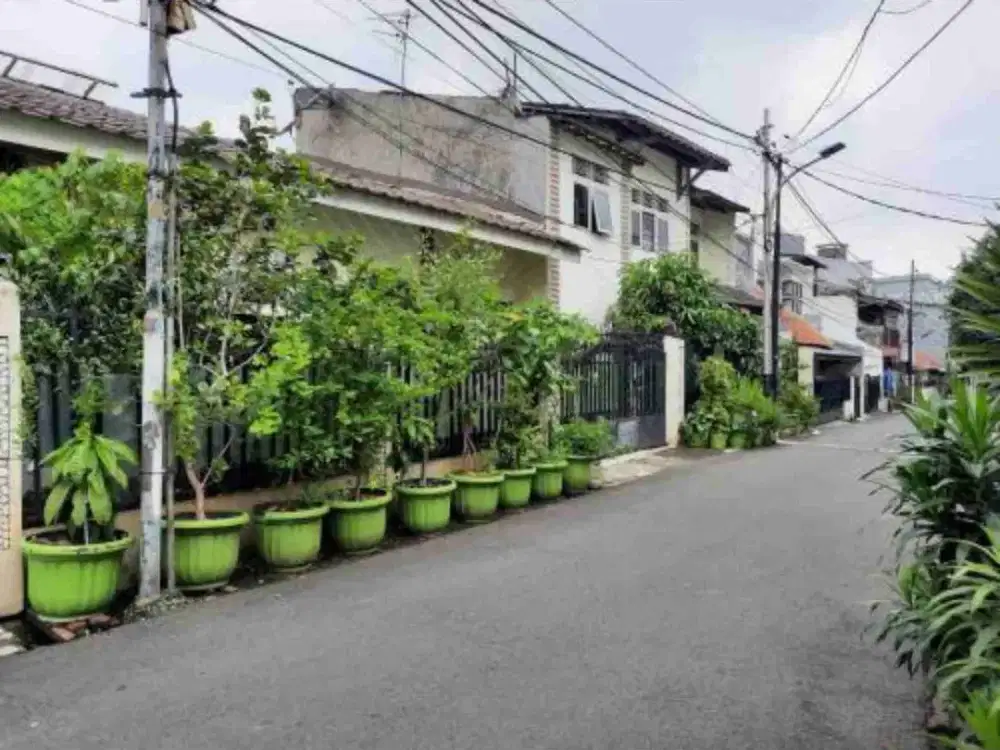 Dijual Rumah 2 Lantai Dekat Jalan Raya Prof. Supomo – Tebet, Jakarta Selatan
