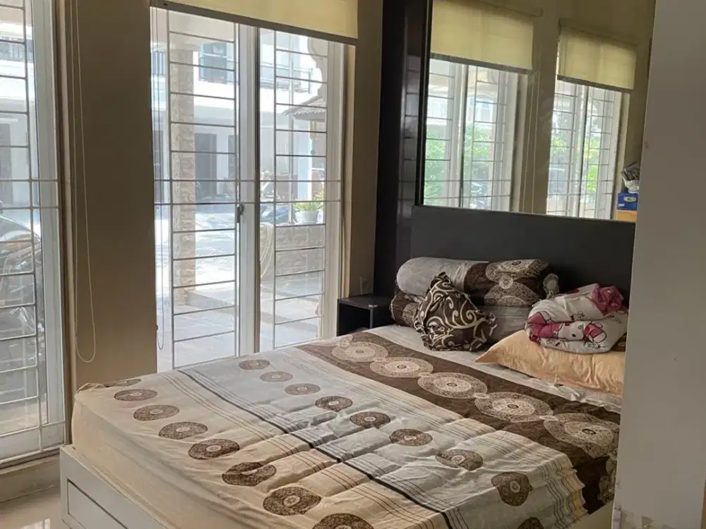 Dijual Rumah 3 Lantai di Casa Jardin Uk.14x15m2 Harga Nego