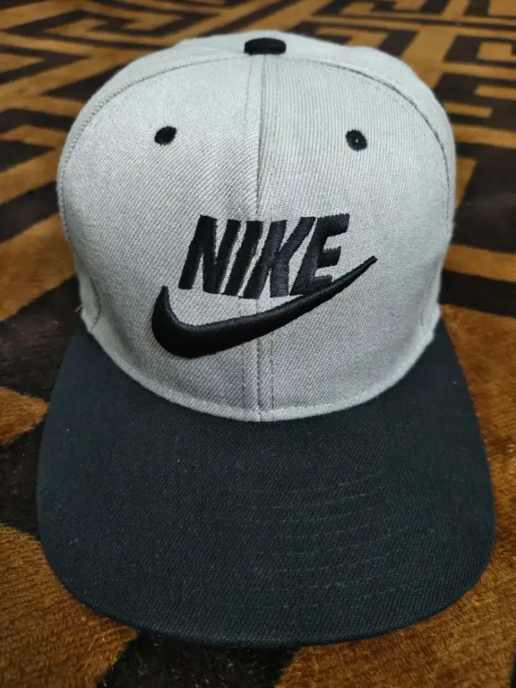 Topi Nike logo besar 2 warna