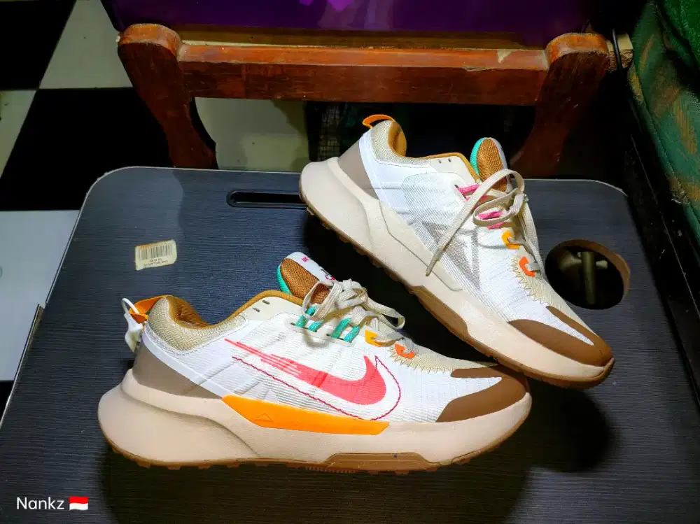 Nike Juniper Trail 2 Sanddrift Safety Orange