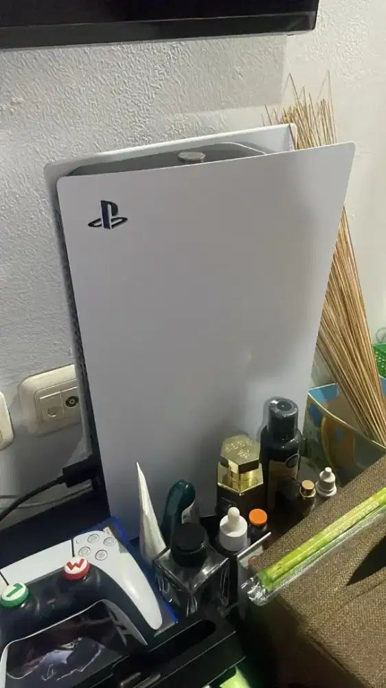 PS5 Fat Disc Version Fullset Mulus + 2 Stik DualSense + 4 Game Koleksi