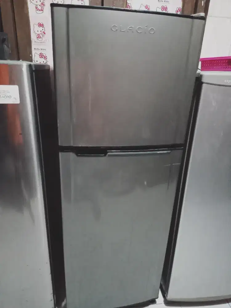 Kulkas Toshiba Glacio jumbo blm pernah servis