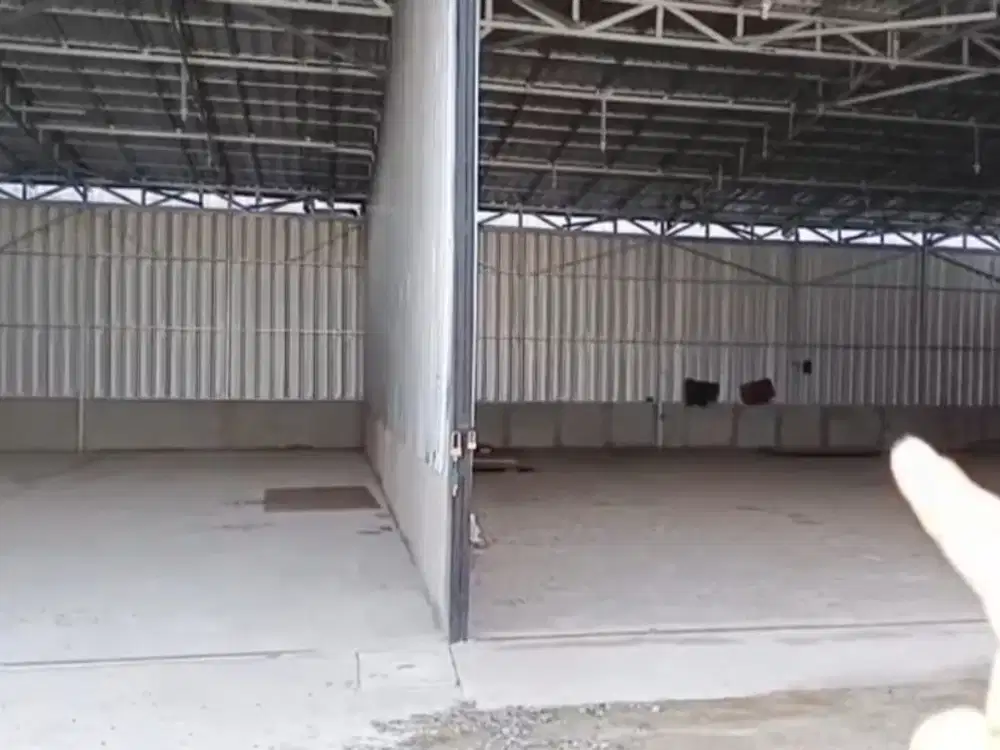 Di sewakan  gudang gandeng siap pakai , di jalan raya  Rorotan, Jakarta Utara