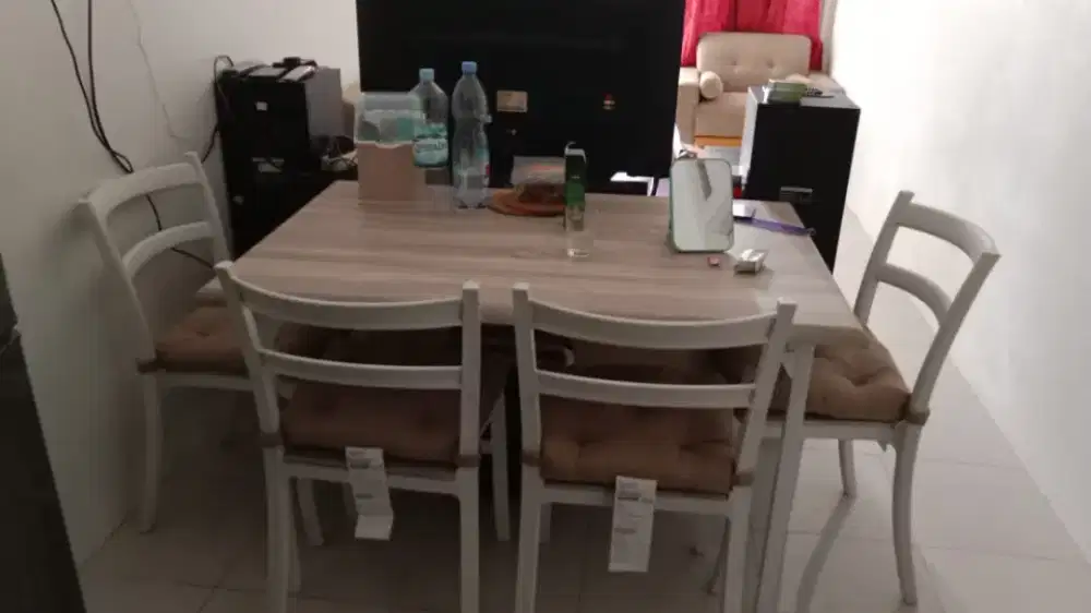 Set meja makan lengkap dgn 4 kerusi