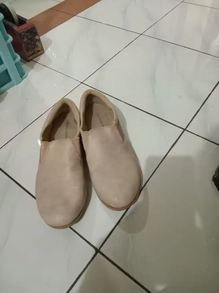 Sepatu 38 yongky komaladi