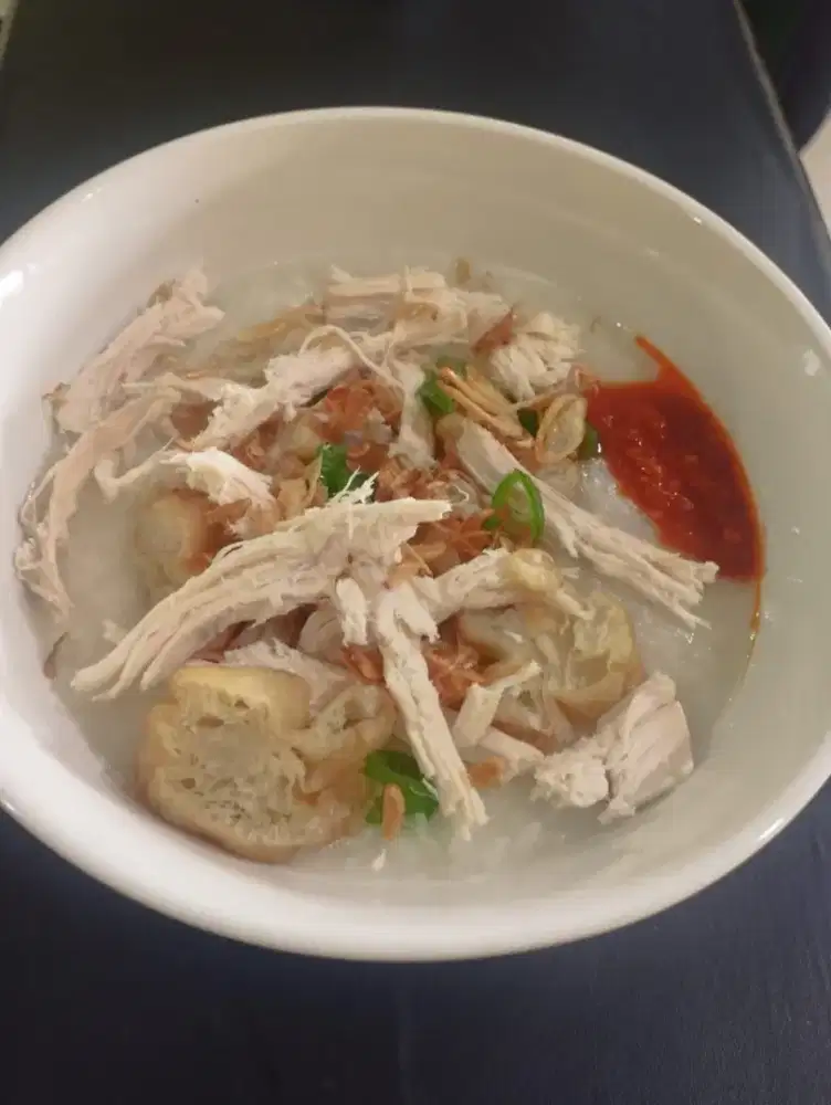 Karyawan bubur buah batu