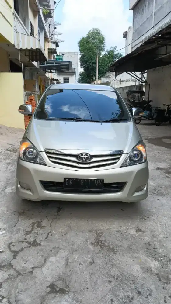 Innova Diesel 2.5 G AT 2011