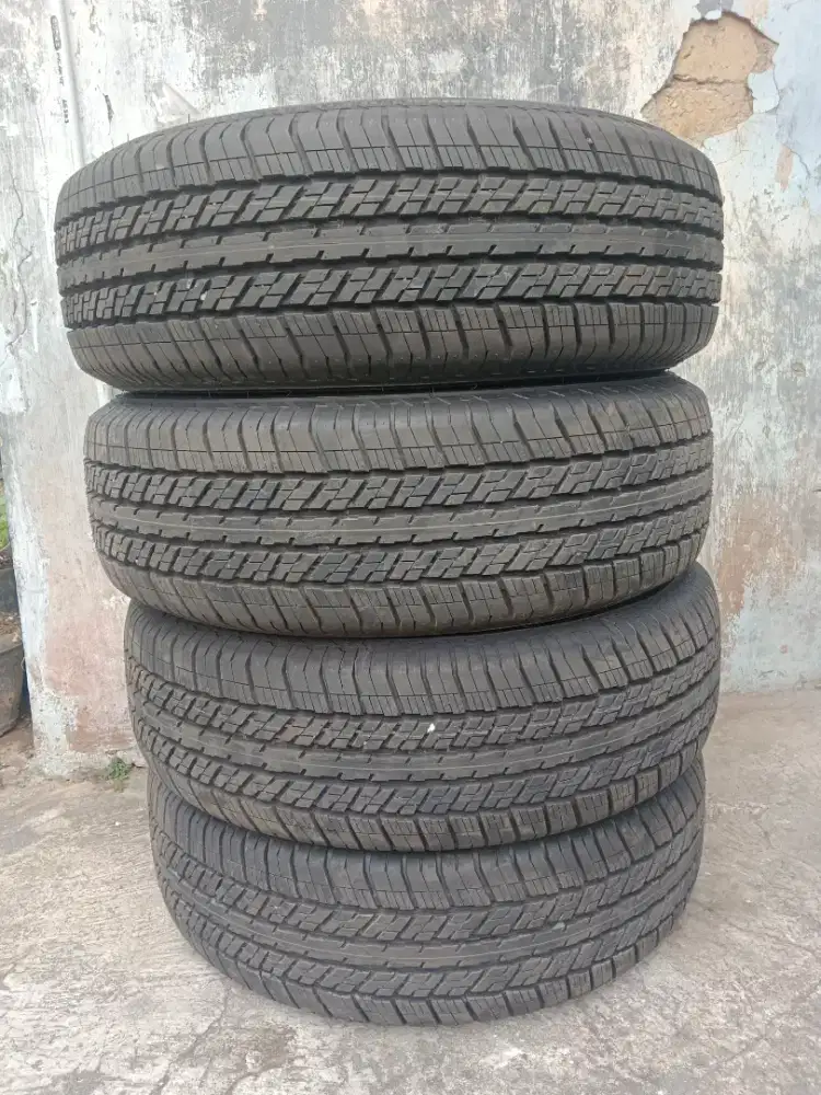 Ban 265 70 R16 Bridgestone Dueler H/T 684 PAJERO FORTUNER