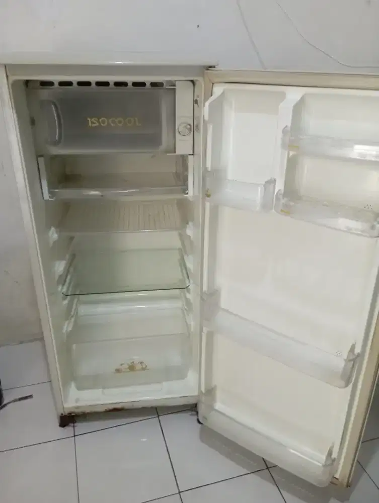 Kulkas 1 pintu merek Politron