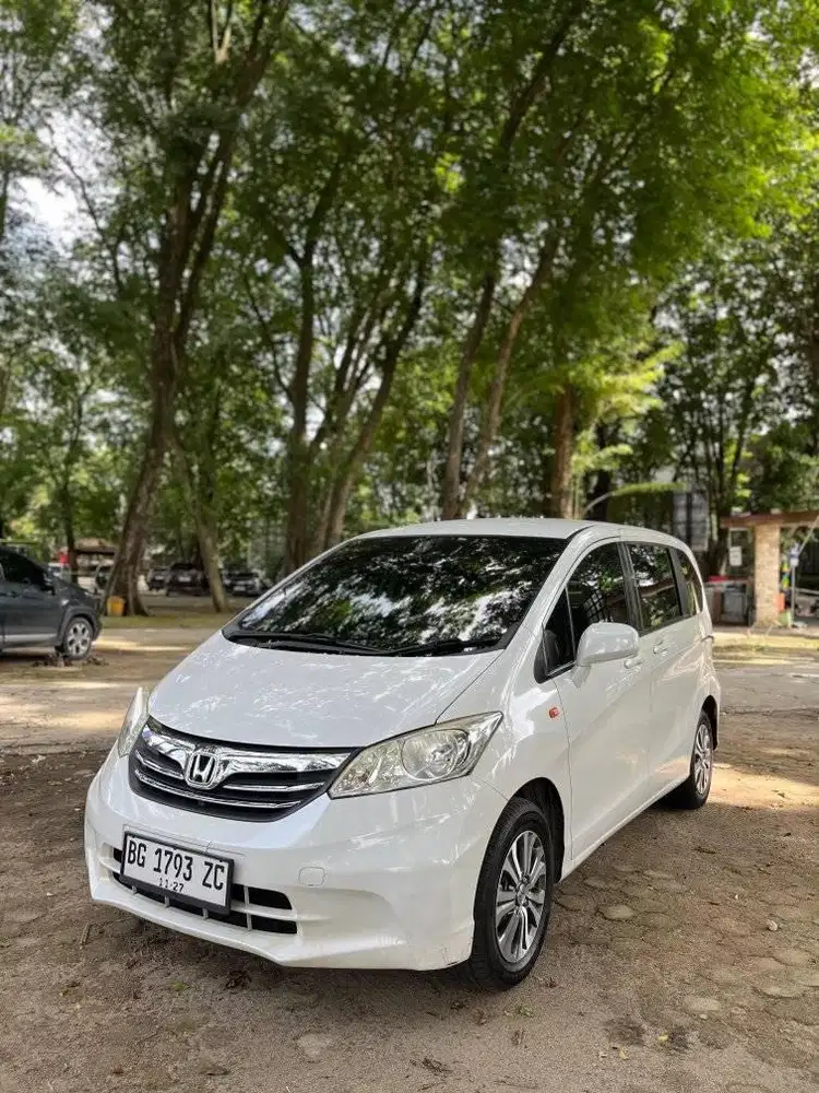 HONDA FREED 1.5 S AT 2012