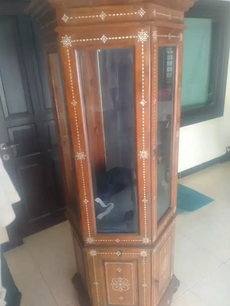 Lemari pajangan jati asli