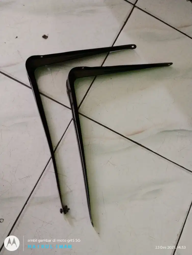 SIKU BESI UKURAN 30X25CM