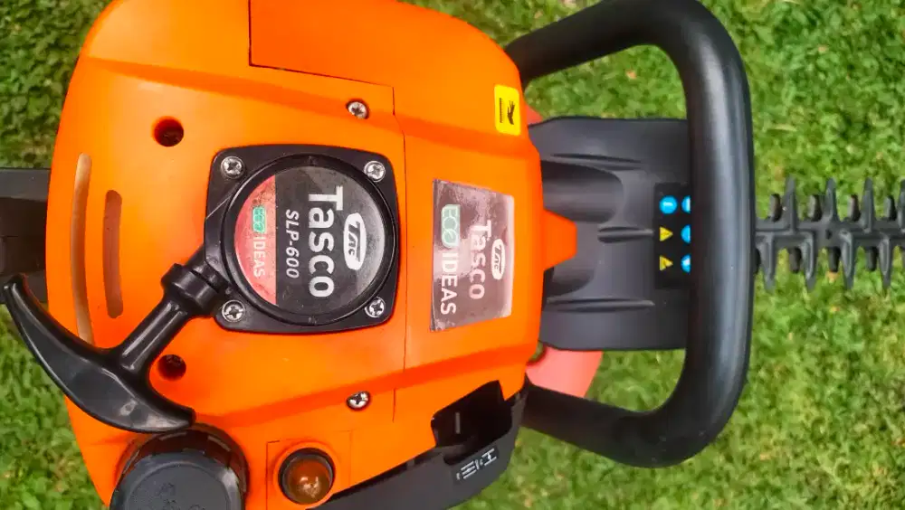 Mesin potong dahan tanaman pagar merk Tasco SLP 600