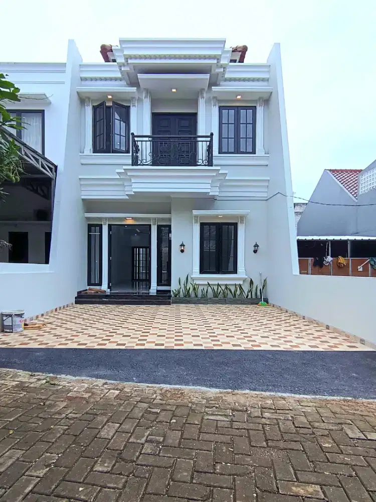 Jual rumah cantik siap huni Clasik style . Pinang Ranti Jakarta Timur