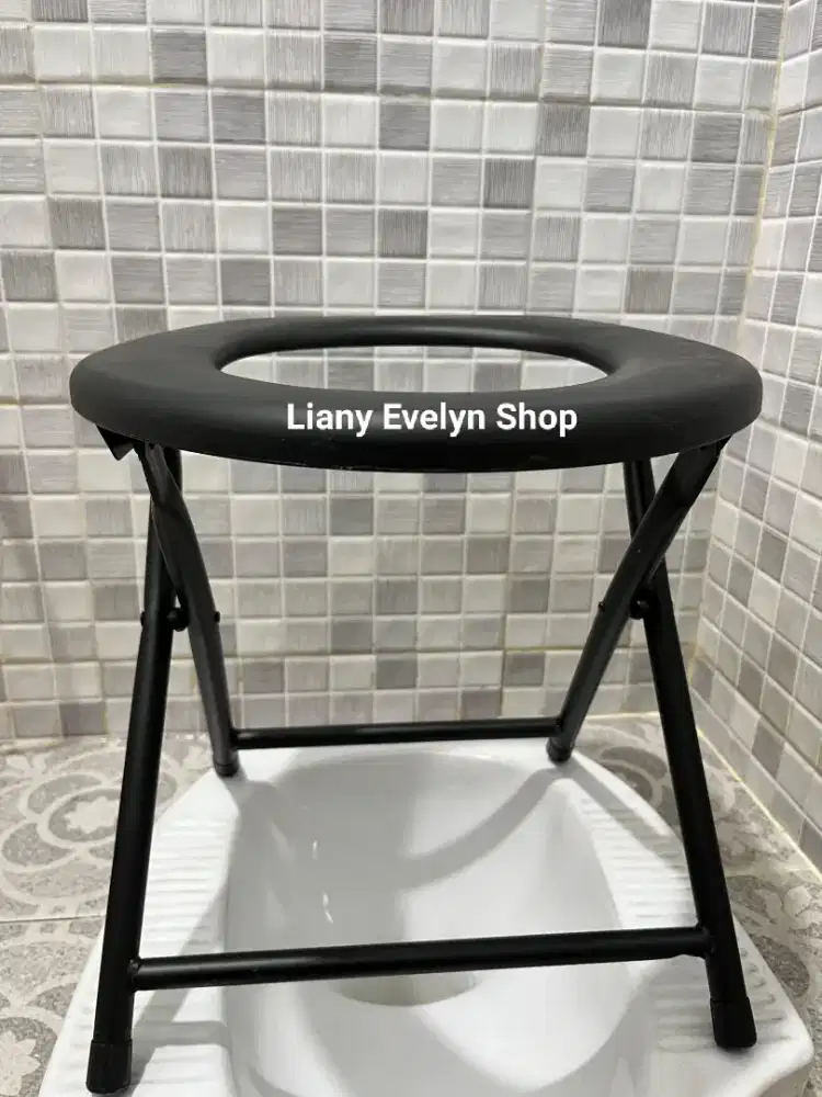 TOILET DUDUK PORTABLE UNTUK PASIEN ATAU MANULA