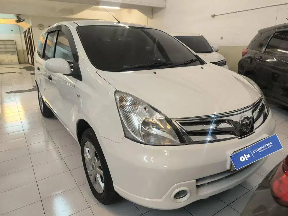 NISSAN 2015 GRAND LIVINA SV 1.8 M/T PUTIH OTOMART 286 KENJERAN