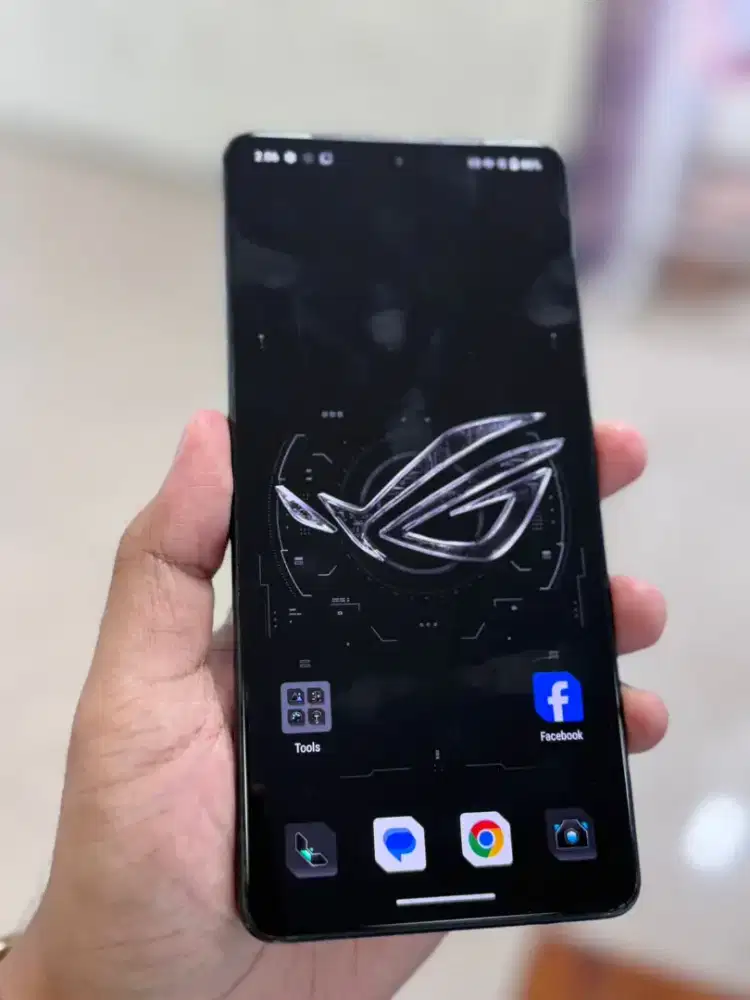 Asus Rog 8 12/256gb Fullset. Backdoor ada retak dan lecet bazel.