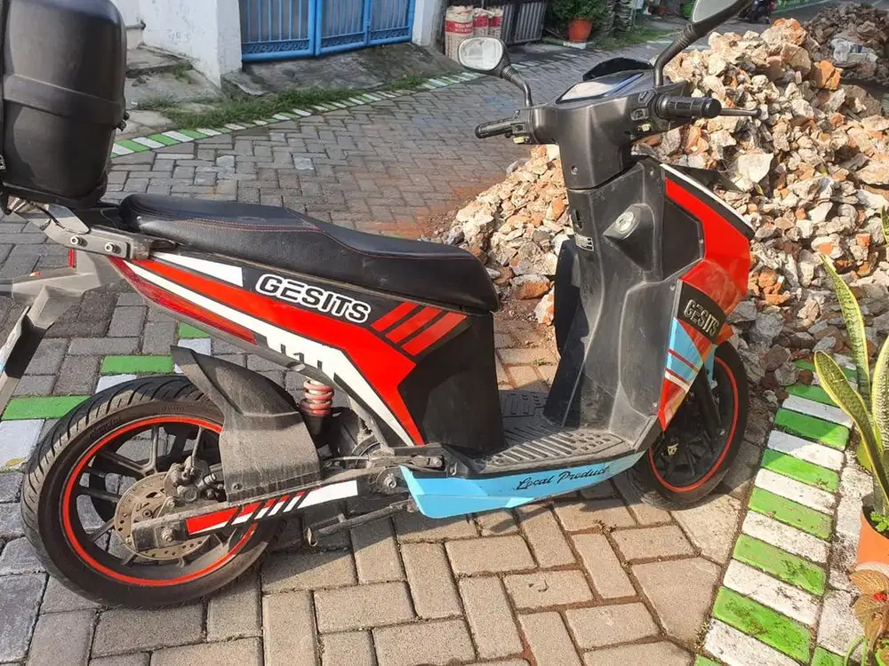 Motor listrik gesit dual sport