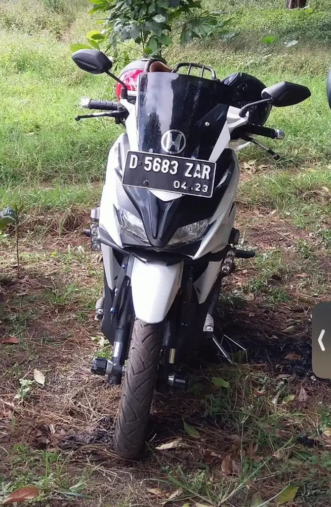 Dijual Motor vario tahun 2013 , masih bagus , pemakaian pribadi