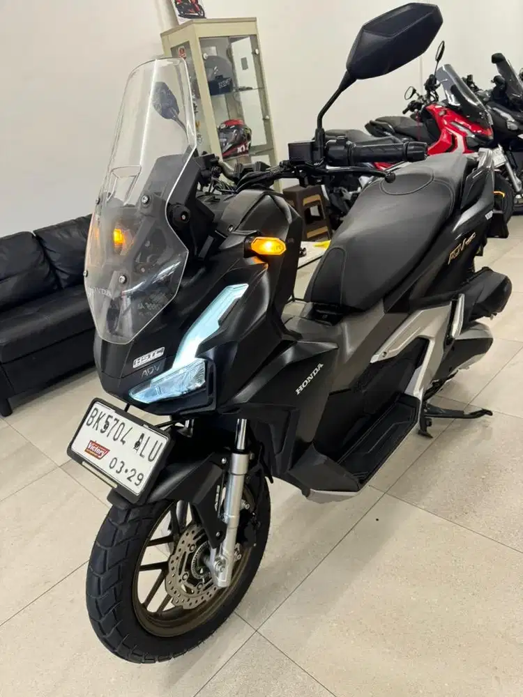 Honda ADV 160 Tipe ABS Tertinggi tahun 2024 warna Hitam Doff Matic CC
