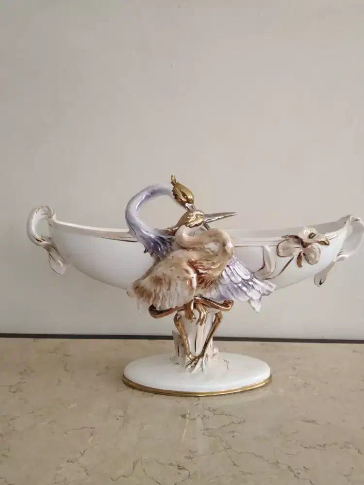 Centerpiece Porselen Vintage Burung Bangau – Aksen Emas (Cap 1977)