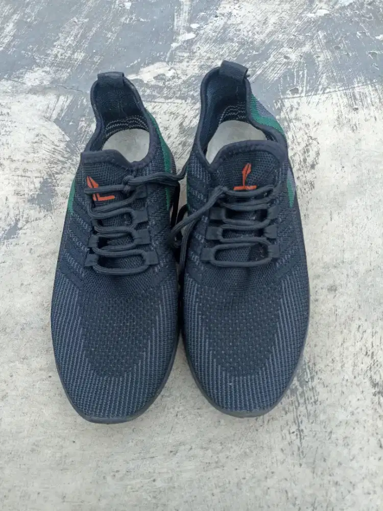 Dijual sepatu pria bekas mulus no 42