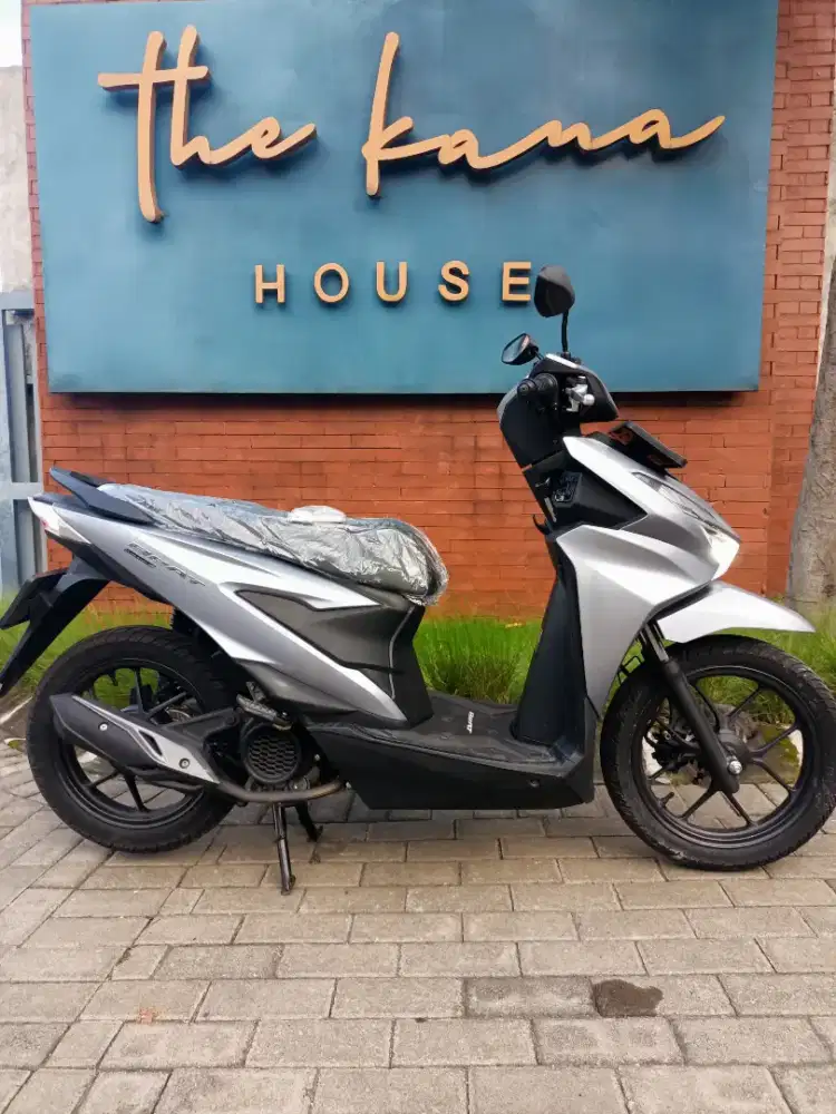 Dijual cepat HONDA BEAT F1 NEW CBS ISS