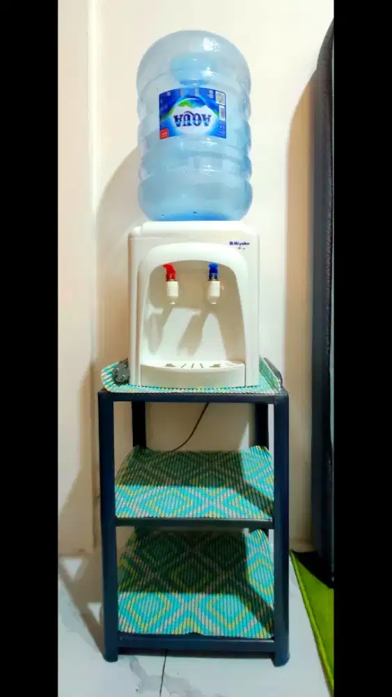 1 Set Meja + Dispenser + Galon