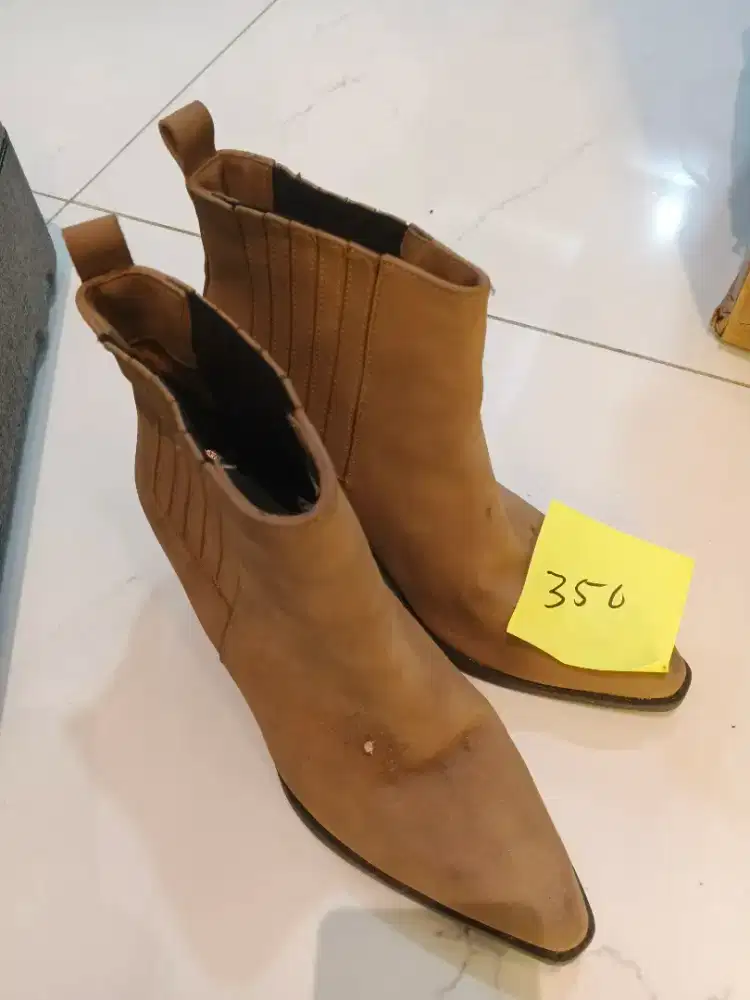 Sepatu cowok tinggi coklat
