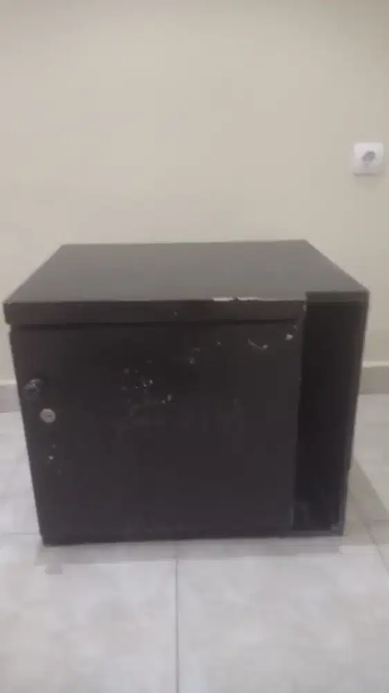 Lari mini rak buku atau meja akuarium