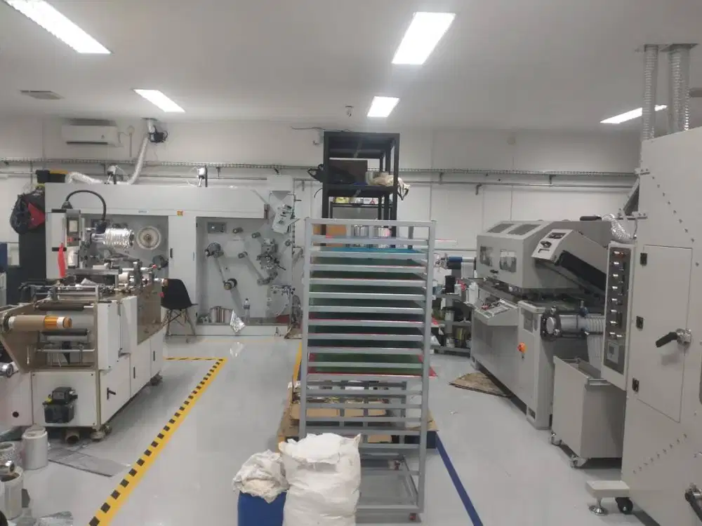 Helper Produksi (Industri Percetakan)