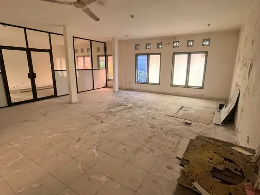 Ruko 2 Lantai Berada di Pusat Kota Disewakan, di Denpasar Timur Area