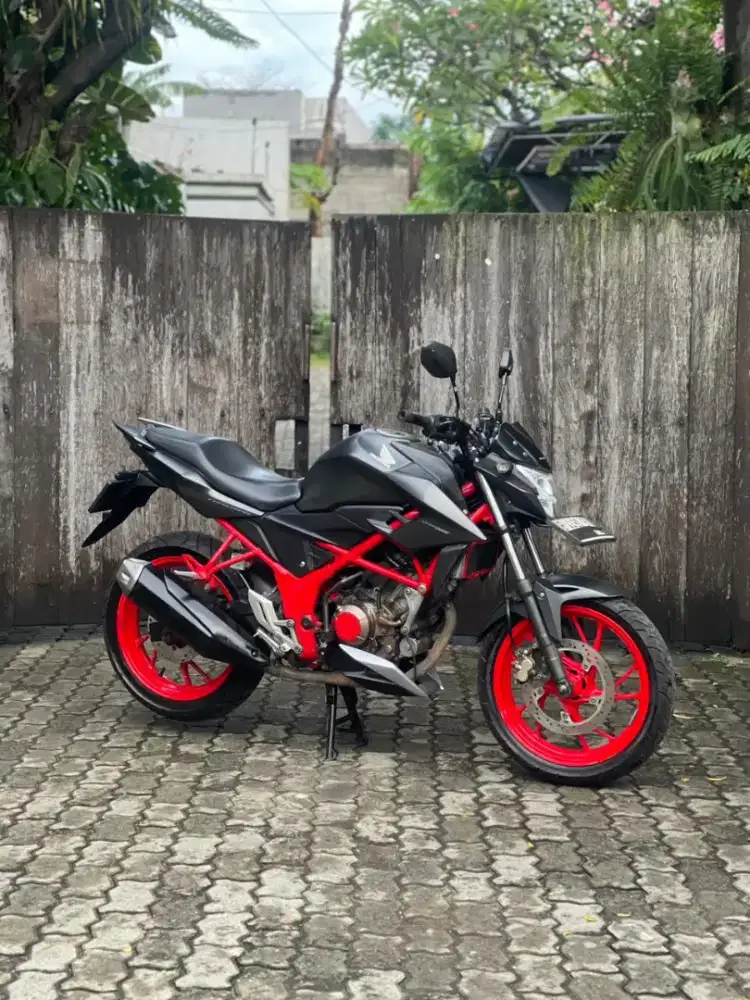 DP 1,1 Jutaan HONDA CB-150R STREETFIRE 2017