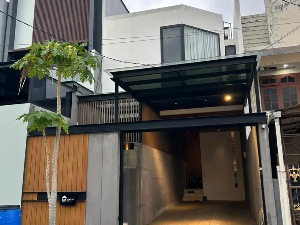 Rumah Mewah dengan Kolam Renang di Muara Karang Pluit Jakarta Utara