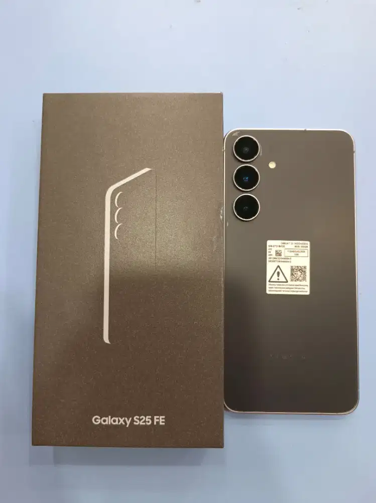 Second samsung S25 Fe 8/256Gb  garansi sampai nov 2026 (batok putih)