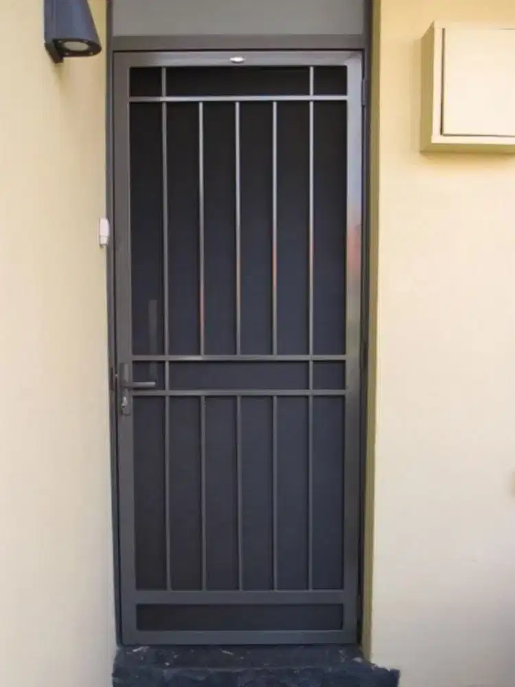 Pintu safety minimalis tambahan kasa nyamuk