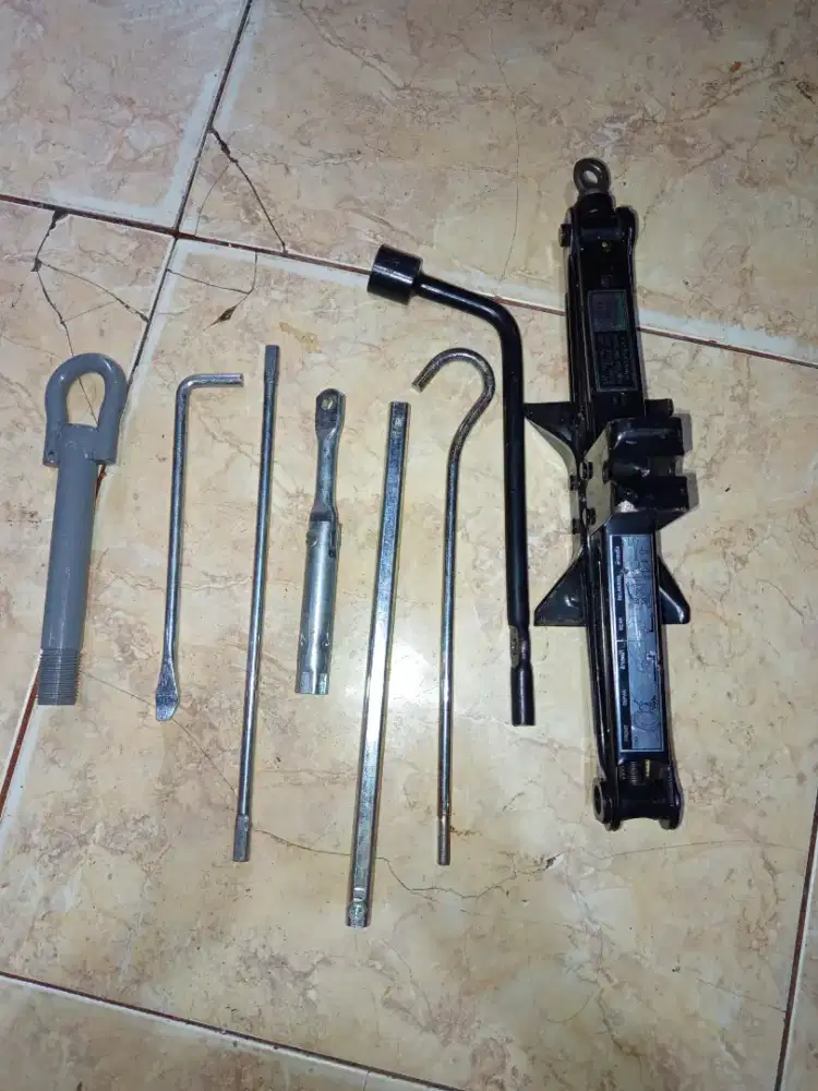 Dongkrak Avanza Veloz fullset