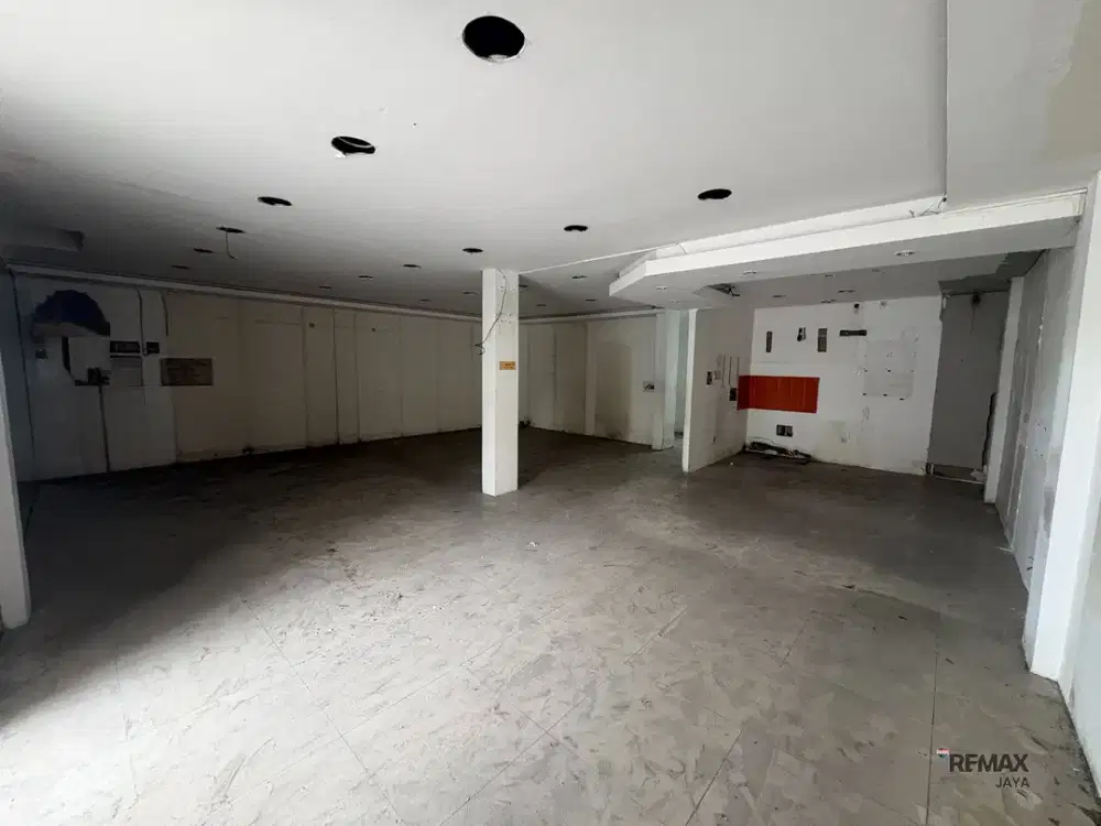 Ruko 2 Lantai Berdiri di Jalan Utama Disewakan, di Denpasar Barat Area