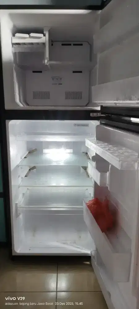 Kulkas Sharp 2 pintu bekas seperti baru