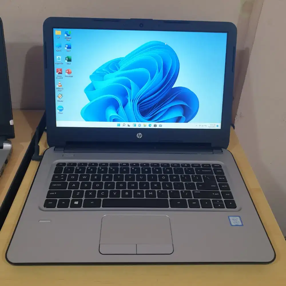 LAPTOP HP - CORE I3 7020 - HD 520 - DDR4 8GB - SSD 256