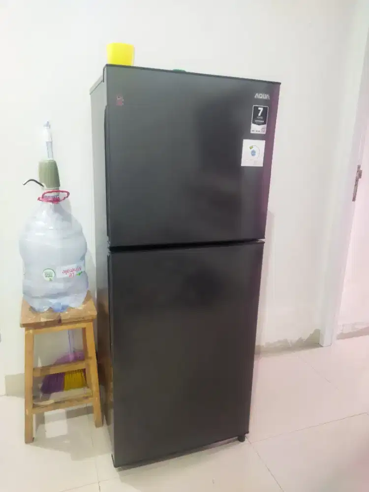 Kulkas 2 pintu Aqua