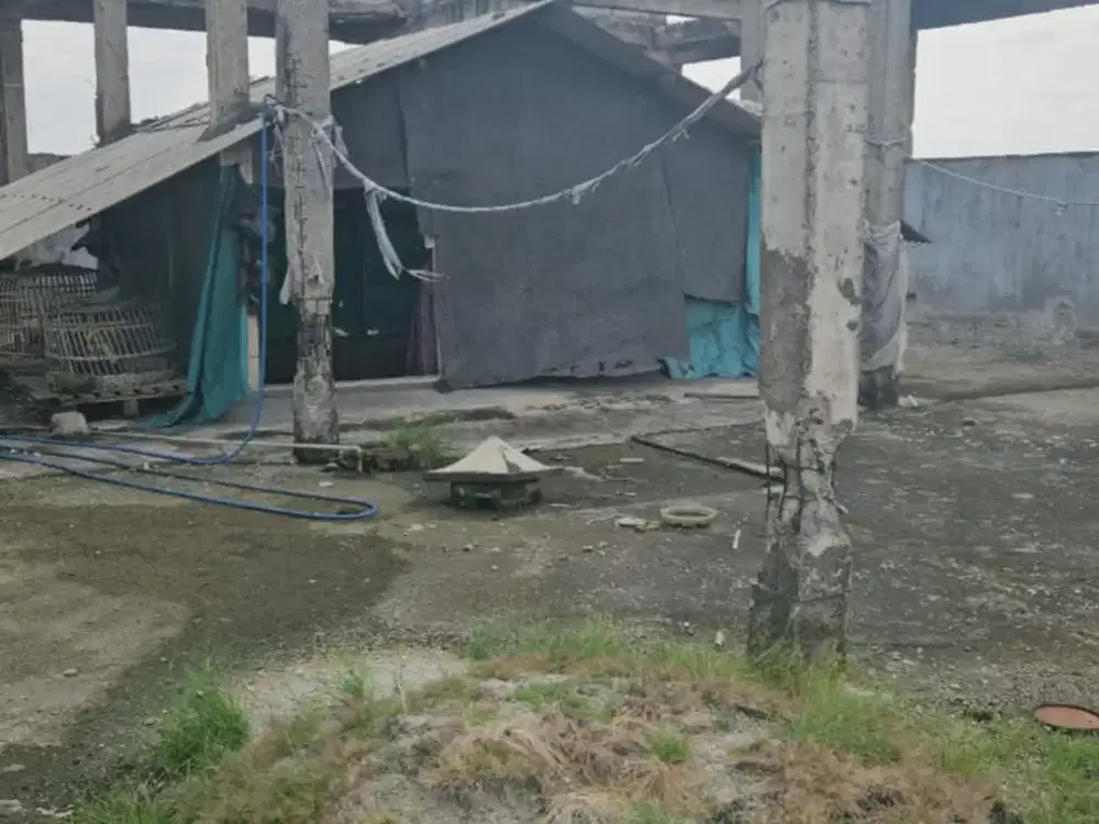 Murah !! DISEWAKAN TANAH DIATASNYA BERDIRI BANGUNAN 2 LANTAI SETENGAH JADI DI KALIMALANG DI BAWAH TOL