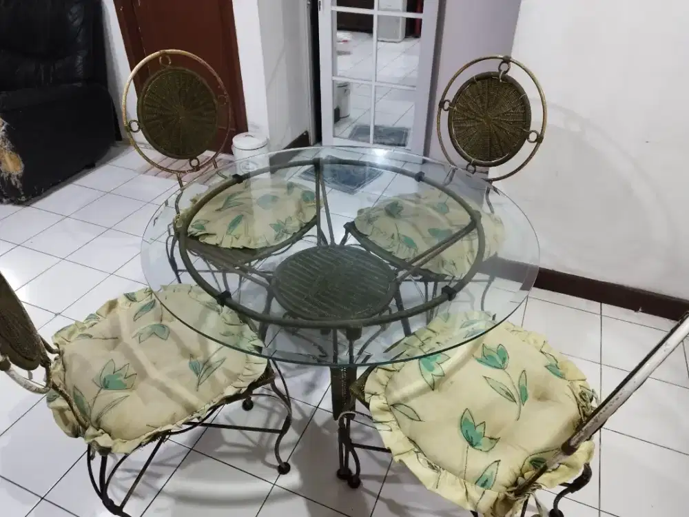 1 Set meja makan kaca