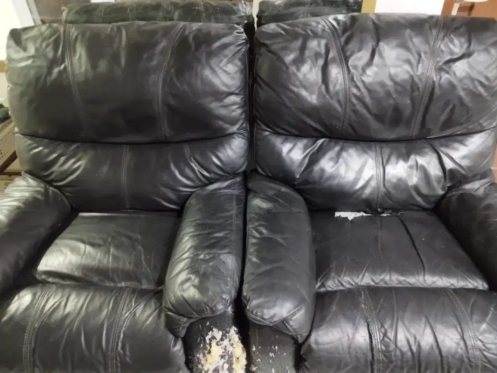 Lazy Boy / Reclaining Chair Kulit merk Cheers Informa