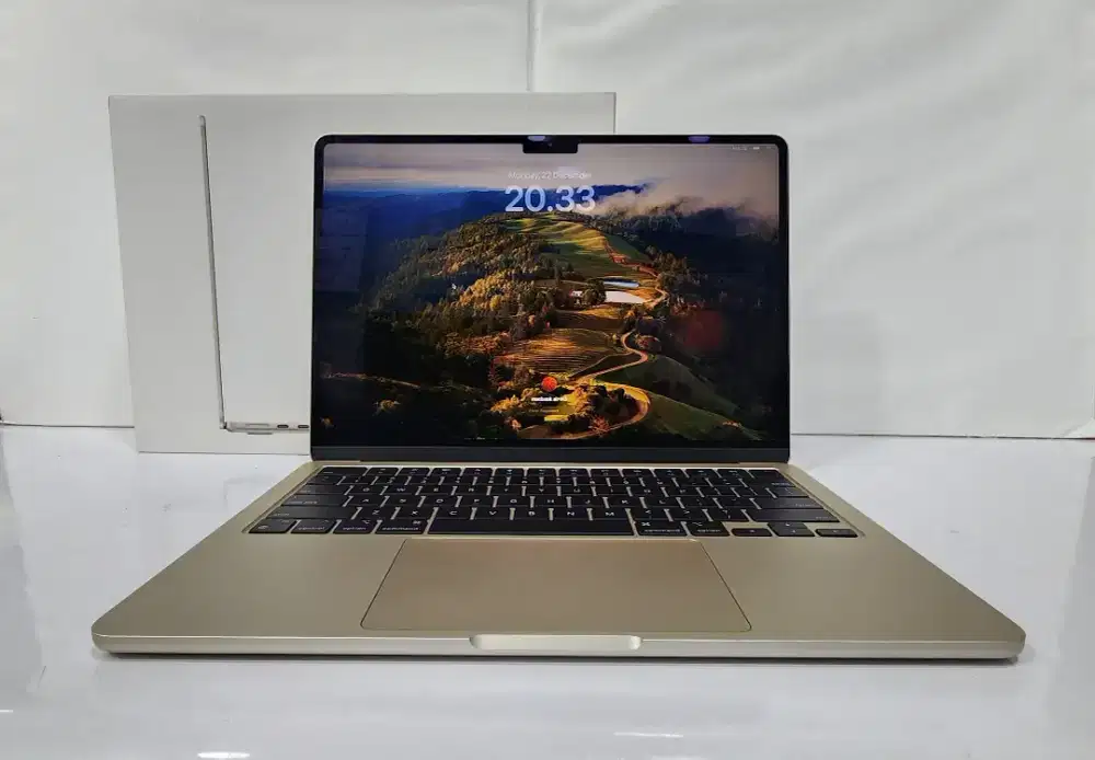 Macbook Air m2 16/256
Starlight Ibox