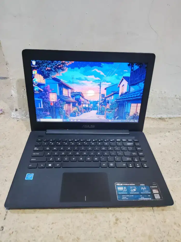 Asus X453SA
Intel Celeron N2840
Ram 4/500 GB