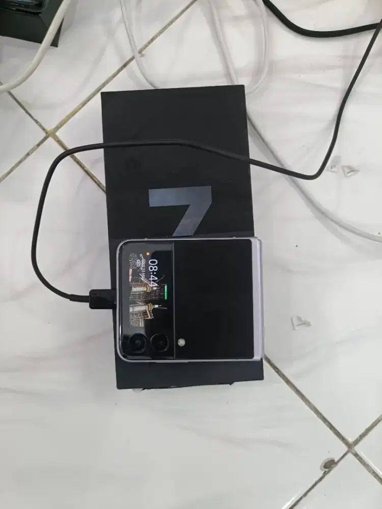 Murah hp Samsung Z Flip 3 5G 8/128 lkp, minus