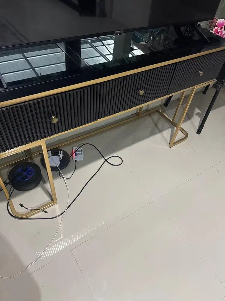 meja konsul mewah & aestetik