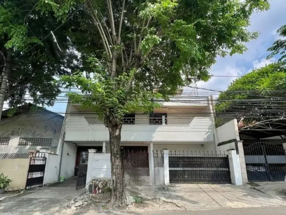 Dijual Rumah 3 Lt dan Strategis di Raya Dukuh Kupang Barat