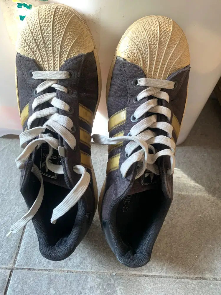 Sepatu Adidas superstar